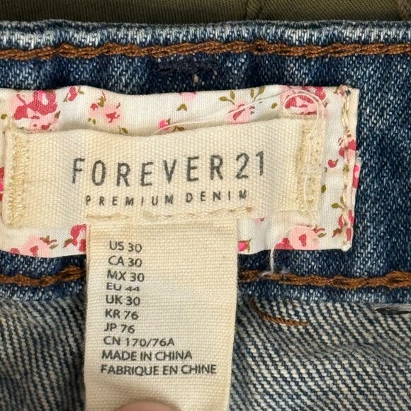 Forever 21 Women's Distressed Denim Shorts Lace Overlay size 30 jean - Picture 2 of 8